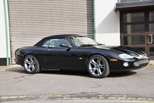 Jaguar XK8 Cabriolet 4,2L Piano schwarz TOPZUSTAND