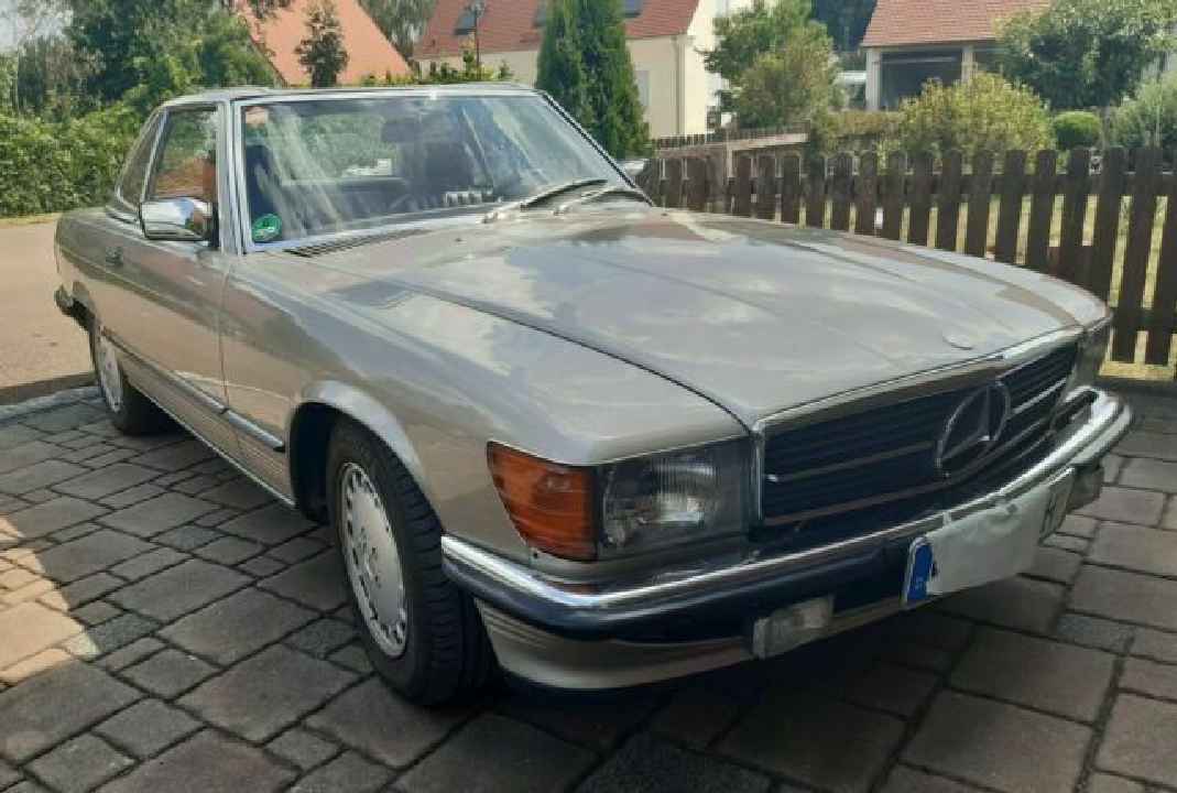 Oldtimer SL 300 Typ 107  Cabrio Roadster mit separatem Hardtop