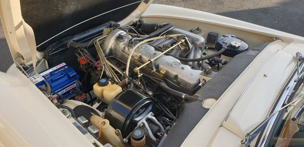 Mercedes Benz Oldtimer 230 SL 