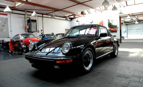 911 Carrera Cabriolét, Mai 1986, Schwarz/Vollleder Rot 
