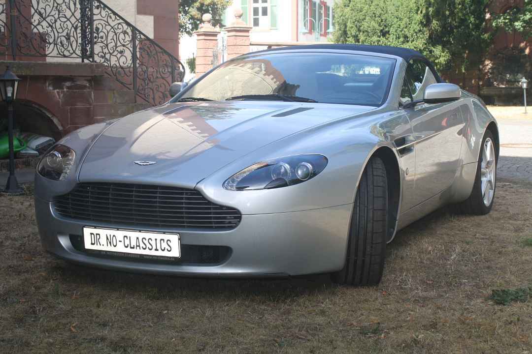 Aston Martin V8 Vantage Roadster 