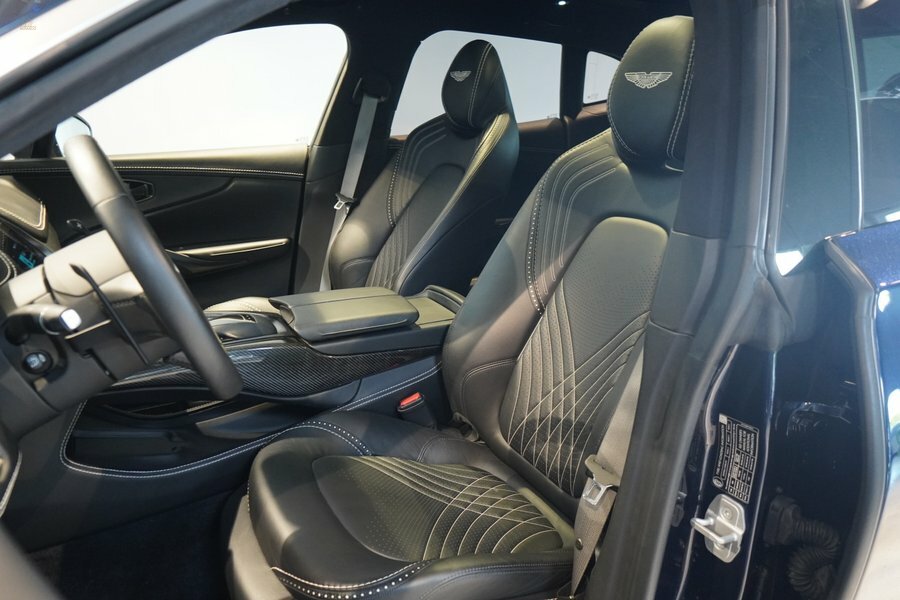 Thumbnail von Aston Martin DBX V8