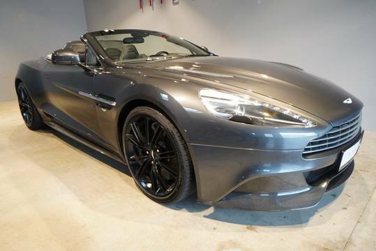 Aston Martin Vanquish Volante V12 8 Gang