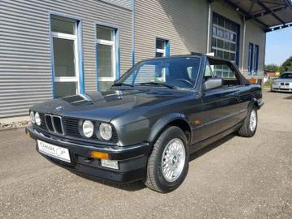 BMW 320i Convertible