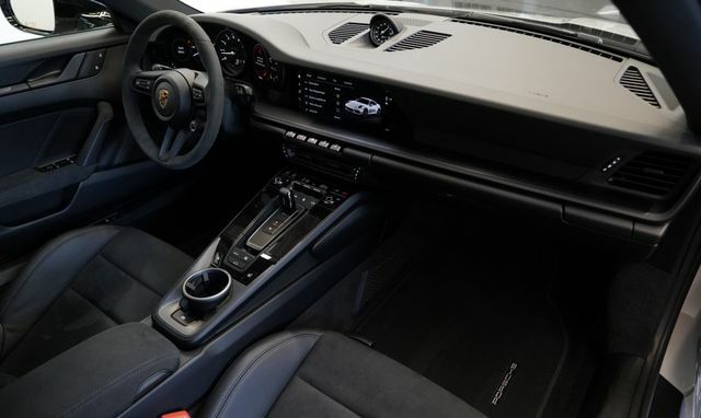 Thumbnail von Porsche - 992