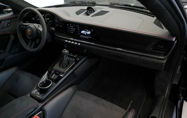 Thumbnail von Porsche - 992