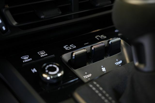 Thumbnail von Porsche - 992