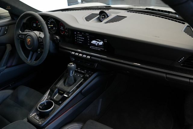 Thumbnail von Porsche - 992