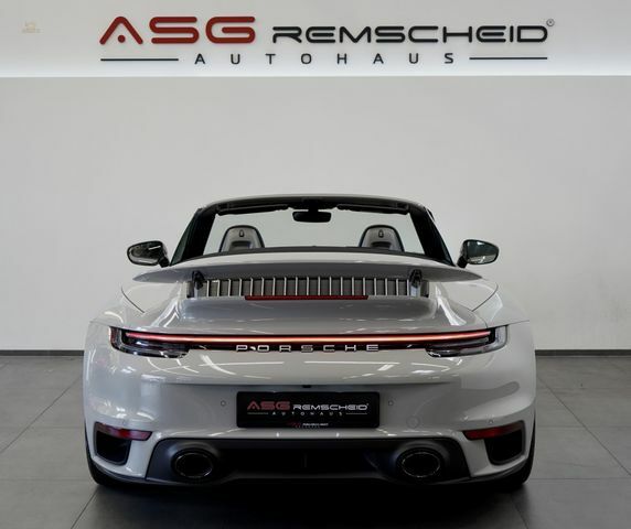Thumbnail von Porsche - 992