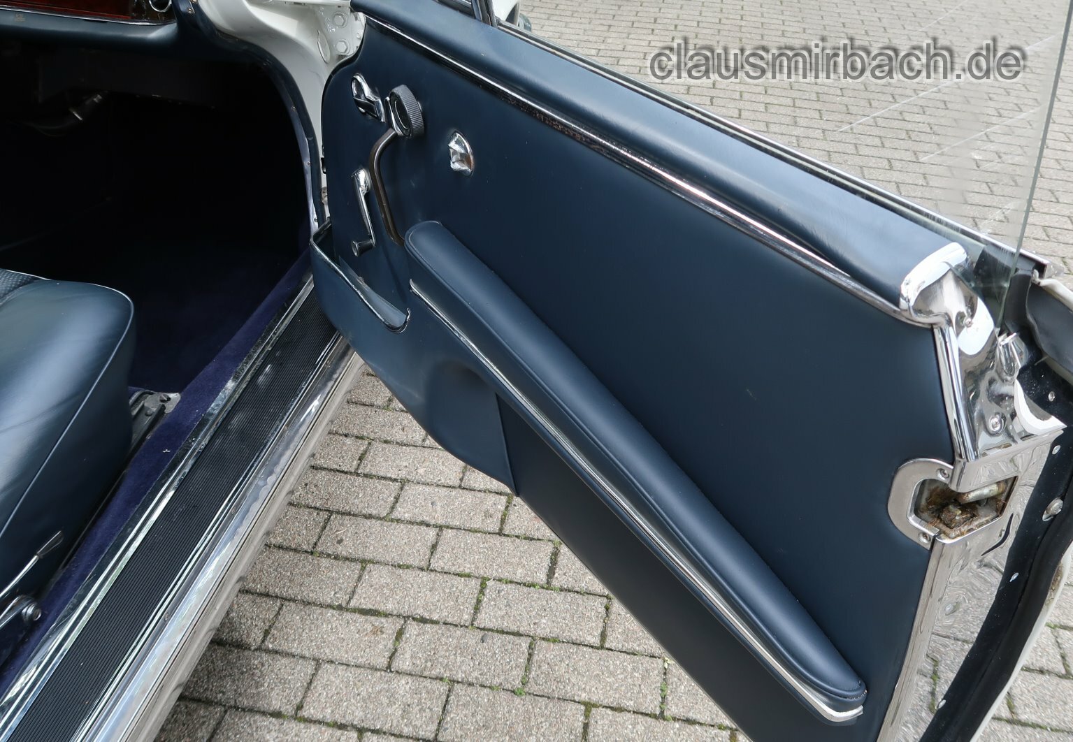 Thumbnail von Das große Mercedes Cabriolet der 60-er Jahre-Typ 111. Hier als 220 SE