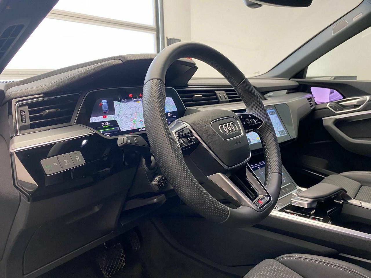 Thumbnail von AUDI E-TRON