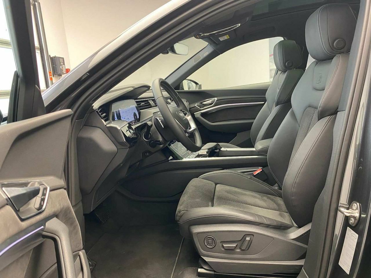 Thumbnail von AUDI E-TRON