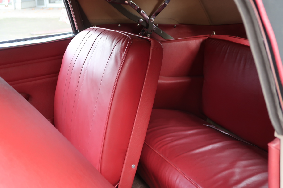 Thumbnail von Packard 1 20 Cabriolet (1940)