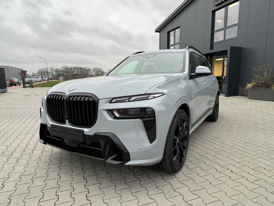 BMW X7 xDrive 40i M Sport Pro Activ Steering Carbon