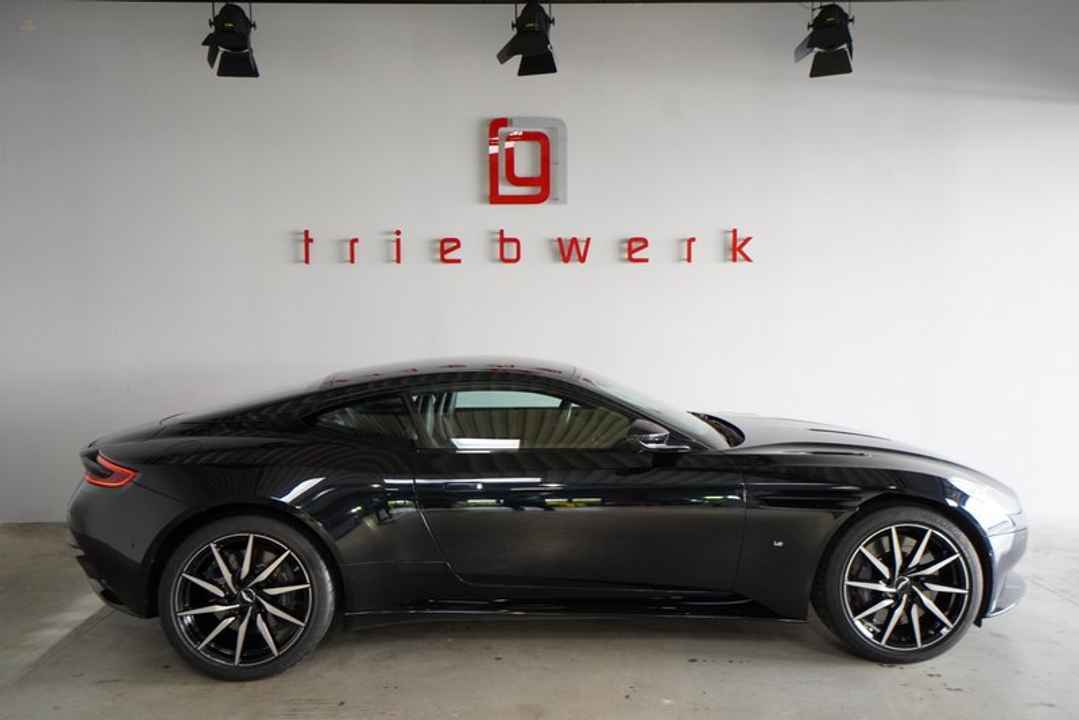 Aston Martin DB11 5.2 V12 Launch Edition