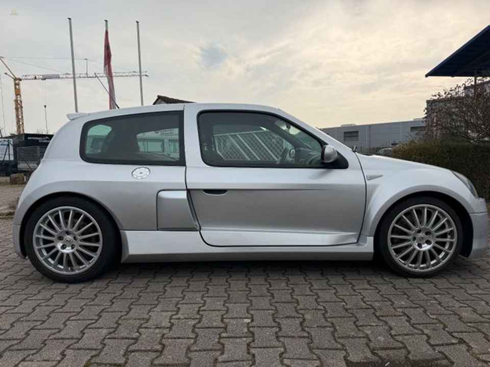 Renault Clio II V6 3.0 Spor Phase 2, sadece 41 bin km
