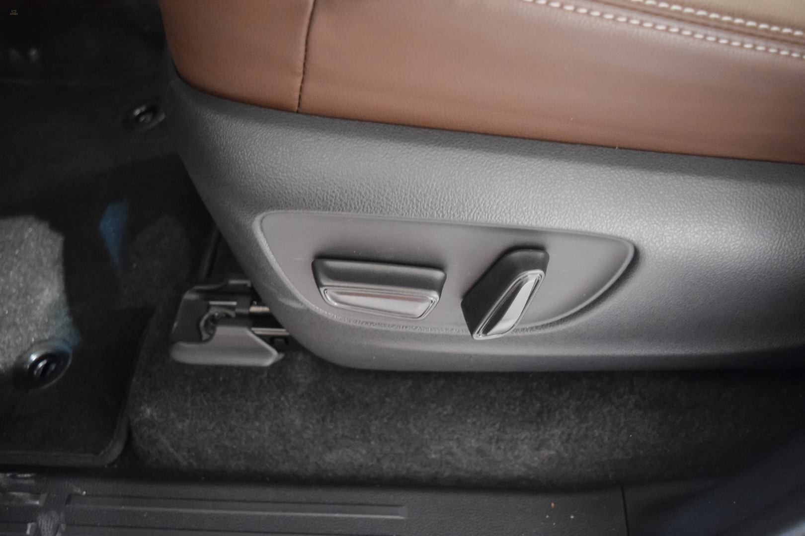 Thumbnail von Toyota Land Cruiser 2.8 VX 4WD - 7 SEATS - MTM - MTS