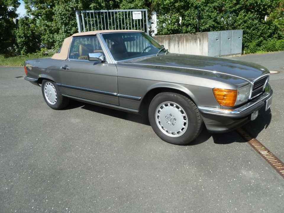 Mercedes-Benz SL 560