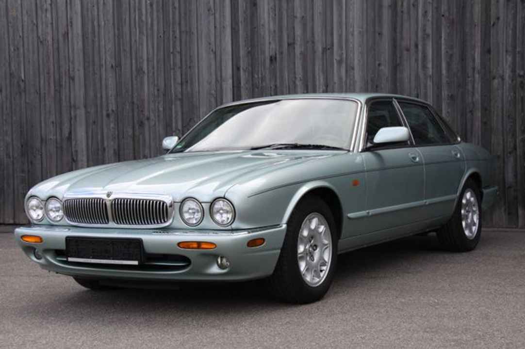 Jaguar XJ 4.0 Sovereign 3 roky záruka