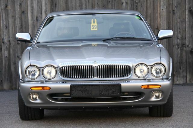 Jaguar Daimler V8 dlouhá verze 3 roky záruka