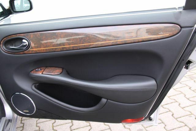 Thumbnail von Jaguar Daimler V8 длинная версия 3 года гарантии