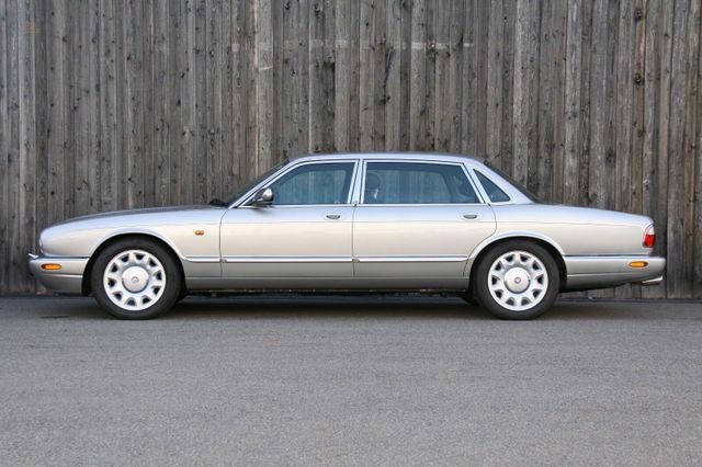 Thumbnail von Jaguar Daimler V8 длинная версия 3 года гарантии