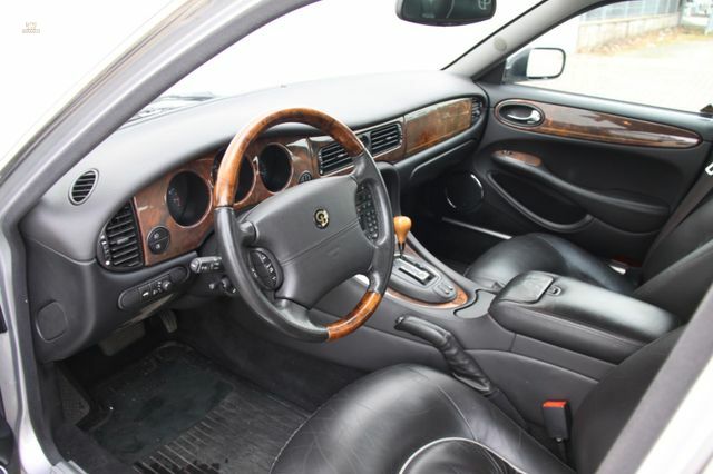 Thumbnail von Jaguar Daimler V8 длинная версия 3 года гарантии