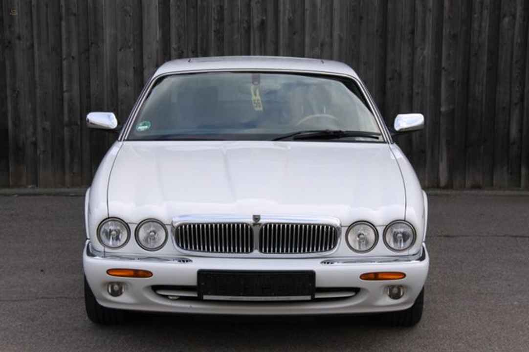 Jaguar XJ 4.0 Sovereign 3 Years Warranty