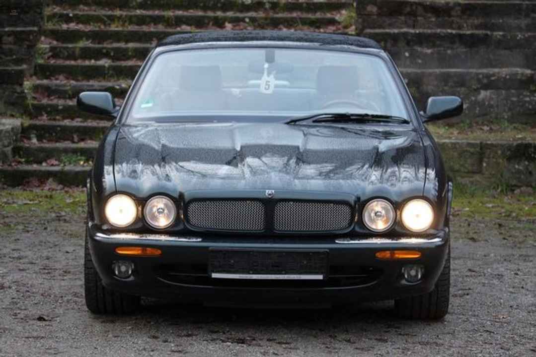 Jaguar top-maintained XJR with 3 years warranty