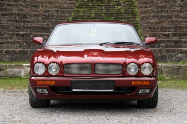 Jaguar XJR avec 3 ans de garantie, état impeccable