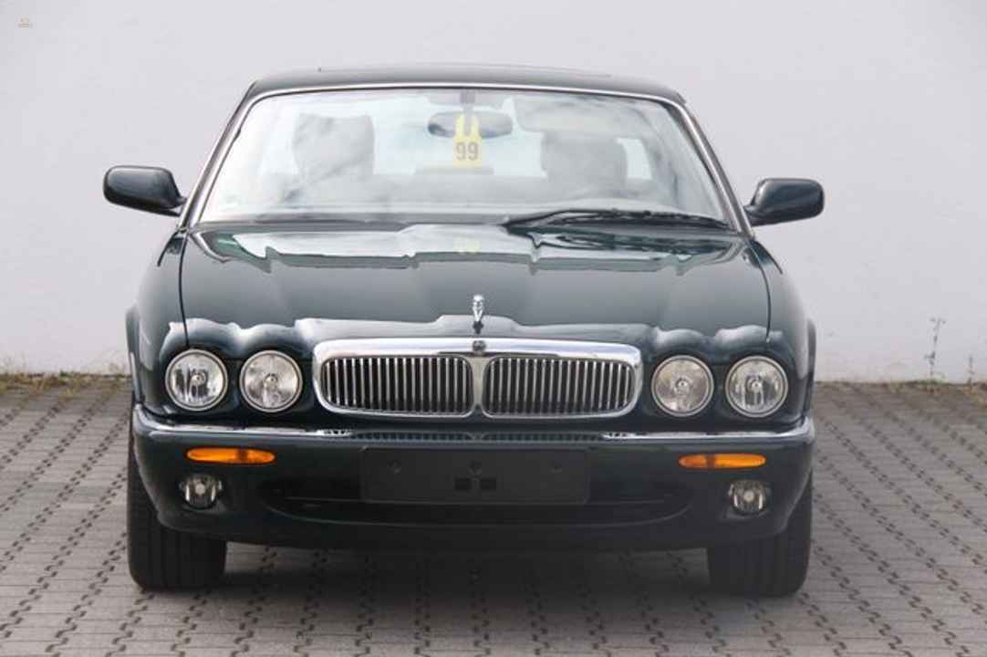Jaguar XJ 4.0 Sovereign 3 years warranty