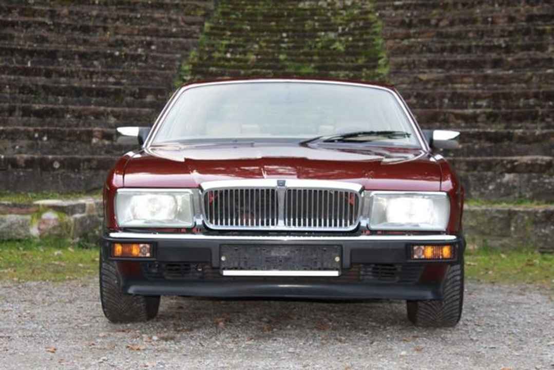 Jaguar XJ40 Sovereign with 3 years warranty, historic registration