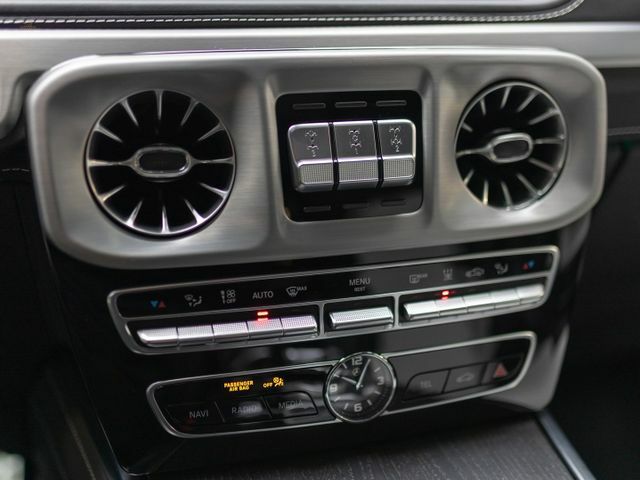 Thumbnail von Mercedes-Benz G 500 Final Edition white 1 of 500 :-)