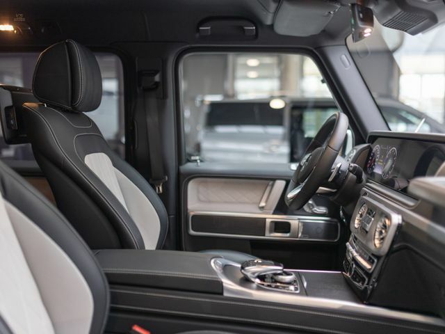 Thumbnail von Mercedes-Benz G 500 Final Edition white 1 of 500 :-)