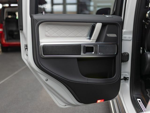 Thumbnail von Mercedes-Benz G 500 Final Edition white 1 of 500 :-)