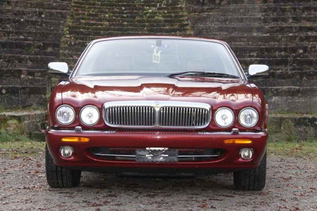 Jaguar Daimler krátká verze 164 kusy 3 roky záruka