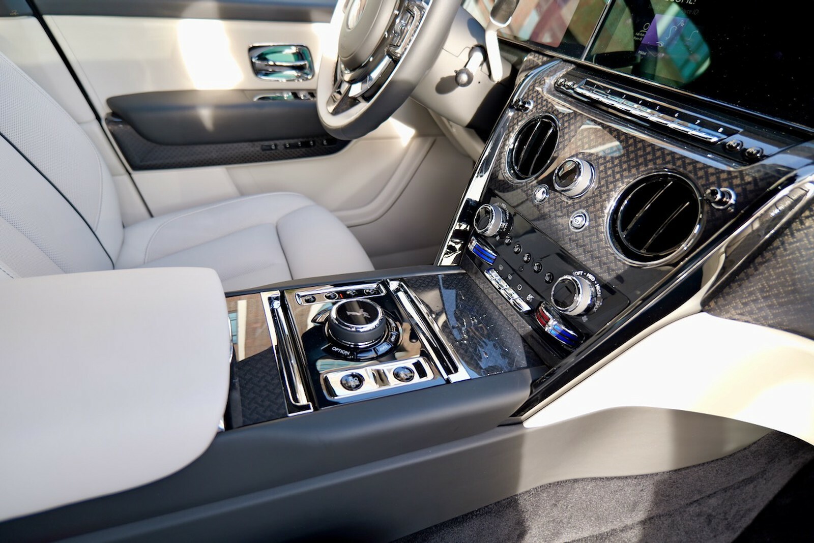 Thumbnail von Rolls-Royce Cullian Black Badge 2026 4 Seats I star headliner