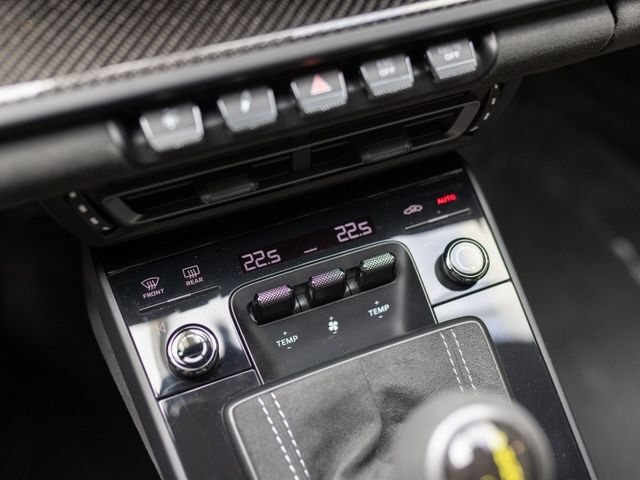 Thumbnail von Porsche 992 GT3 in chalk, full bucket seats, carbon, lift