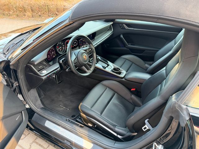 Thumbnail von Porsche 992 Carrera 4 Cabriolet - 1. majitel - 20 tisíc km