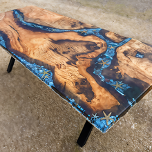 Thumbnail von Na míru vyrobený stůl tiché elegance, bez kompromisů v kvalitě a nadčasové přítomnosti.