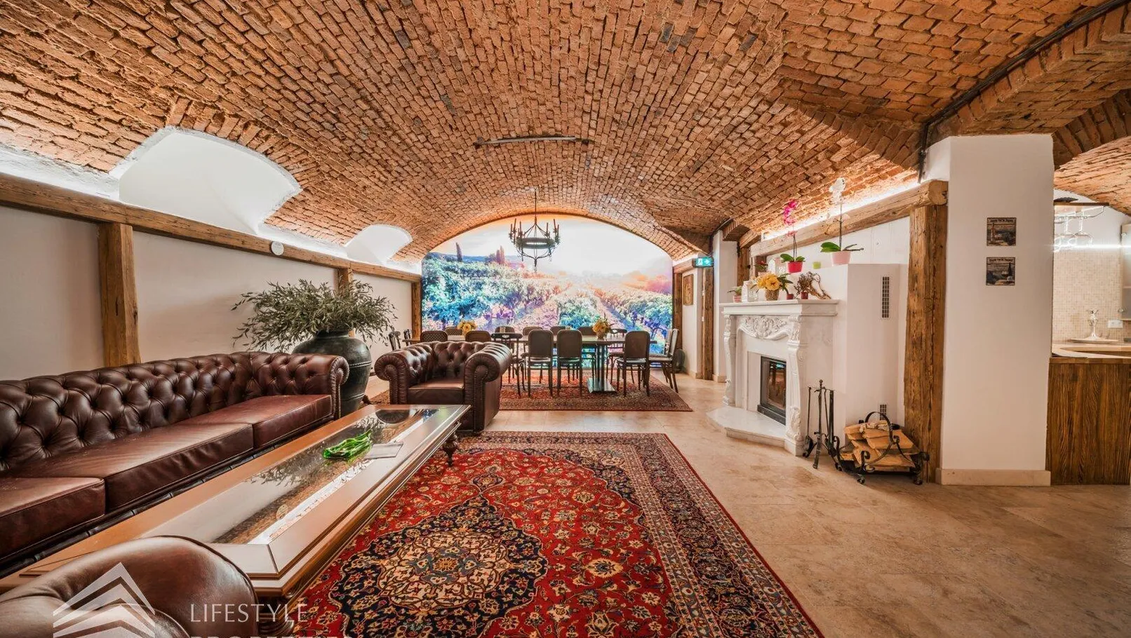 Einzigartiger vollausgestatteter Weinkeller in einem generalsanierten Jahrhundertwendehaus