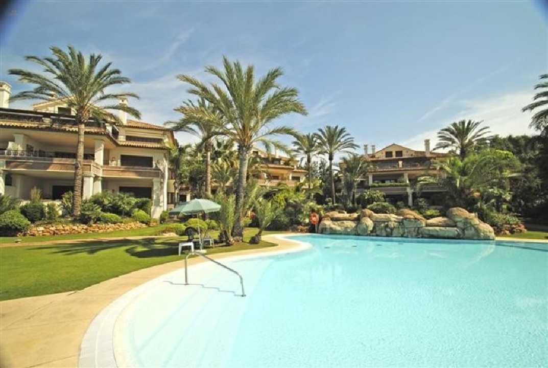 Luxus-Wohnung in Los Monteros R2652095 