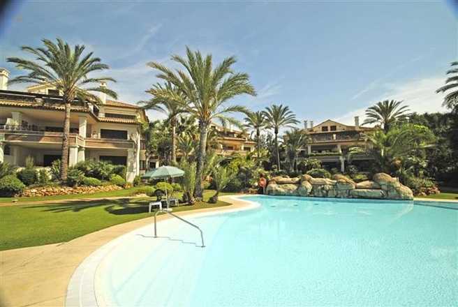 Luxus-Wohnung in Los Monteros R2652095 