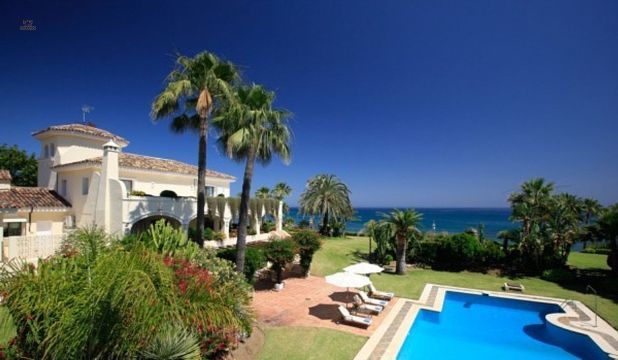 Luxus-Villa in New Golden Mile R2721956 