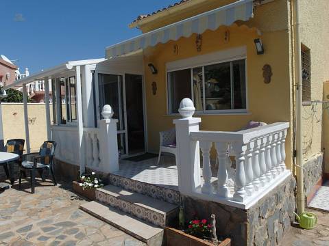 ***Sehr schöne 4-Zimmer-Villa mit Woodburner und Stellplatz auf dem Grundstück***