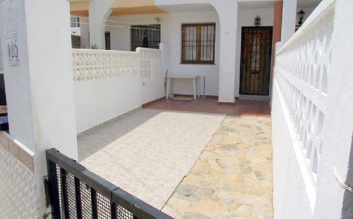 ***Hübsches Reihenhaus über 2 Ebenen mit 2 Schlafzimmern in attraktiver Lage in Torrevieja***
