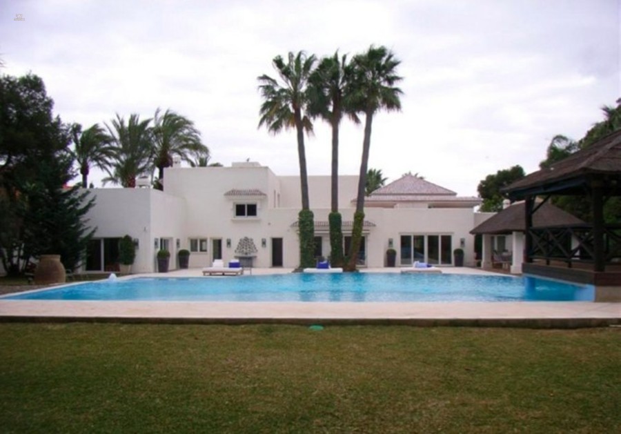 Luxus-Villa in Los Monteros R2376047