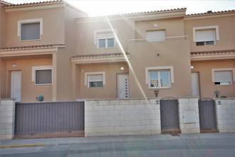 Thumbnail von ***Stadthaus in ausgezeichneter Lage, 3 Schlafzimmer, 2 Badezimmer, große Küche, Innenhof, Parkplatz etc.***