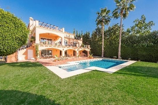 Luxus-Villa in Nueva Andalucia  R2546417 