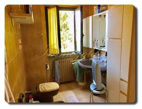 Thumbnail von Villa im sanierungsbedürftigen Zustand